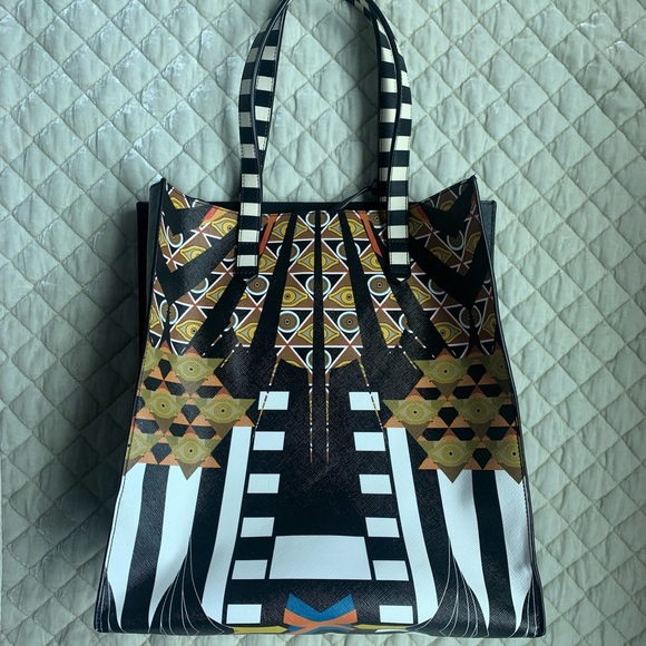 Givenchy Patterned Tote - Picture 6 of 11